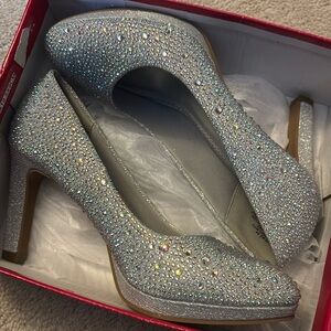 Silver Slipper High Heels With Rhinestones embellishment NWT Sz 6.5